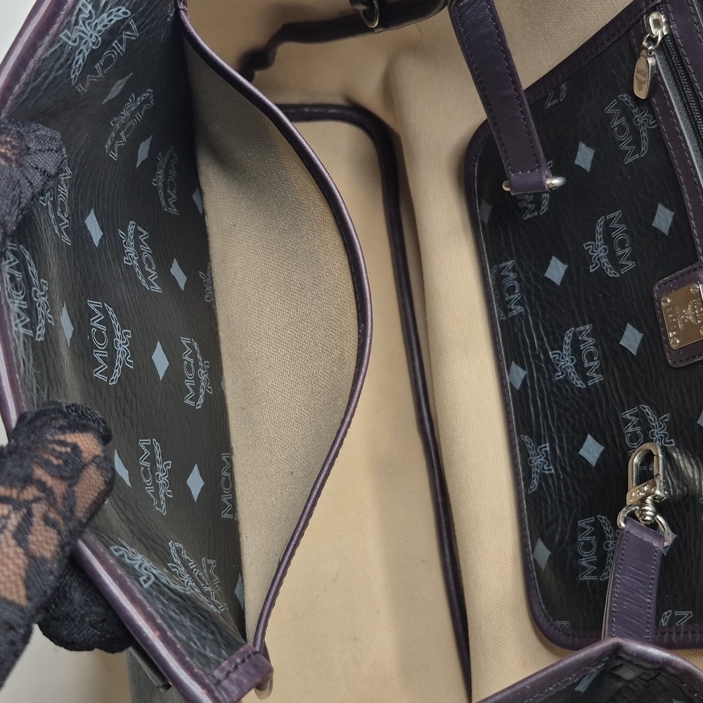 MCM Princess Lion Leather Tote Bag & Wallet - Picture 15 of 17